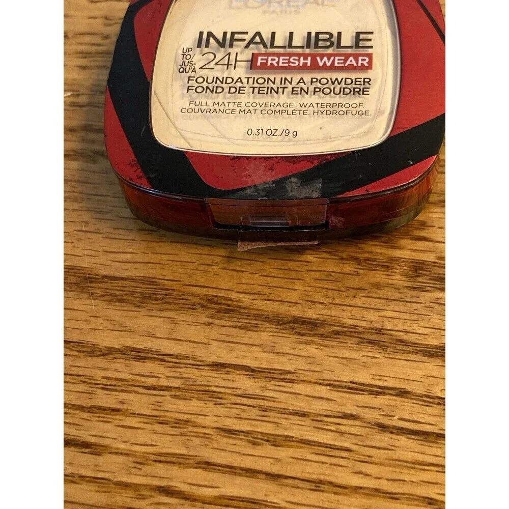 L'Oreal Infallible 24H Fresh Wear Foundation in a Powder 10 Porcelain NEW *SEE